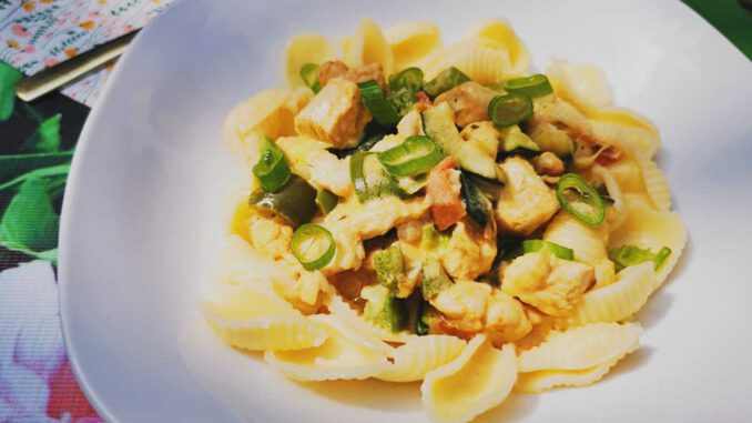 Groene kip met conchiglie 3 Groene kip met conchiglie