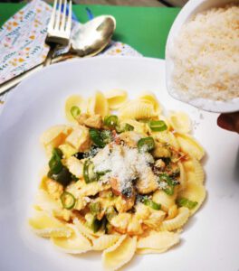 Groene kip met conchiglie