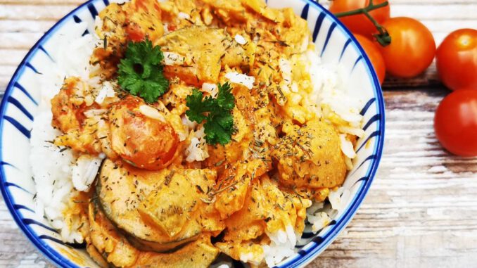 Romige paprika tomaat kipstoof Romige paprika tomaat kippenstoof