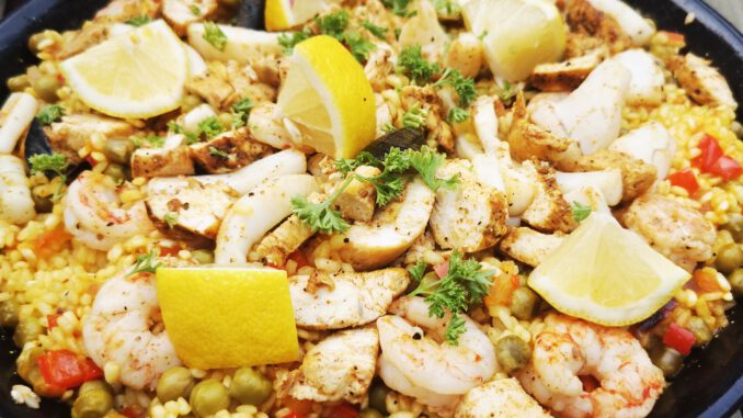 Paella met vis en kip Paella met vis en kip